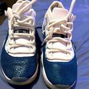 11s retro Jordan size 8.5 ON SALE RIGHT NOW ONLY